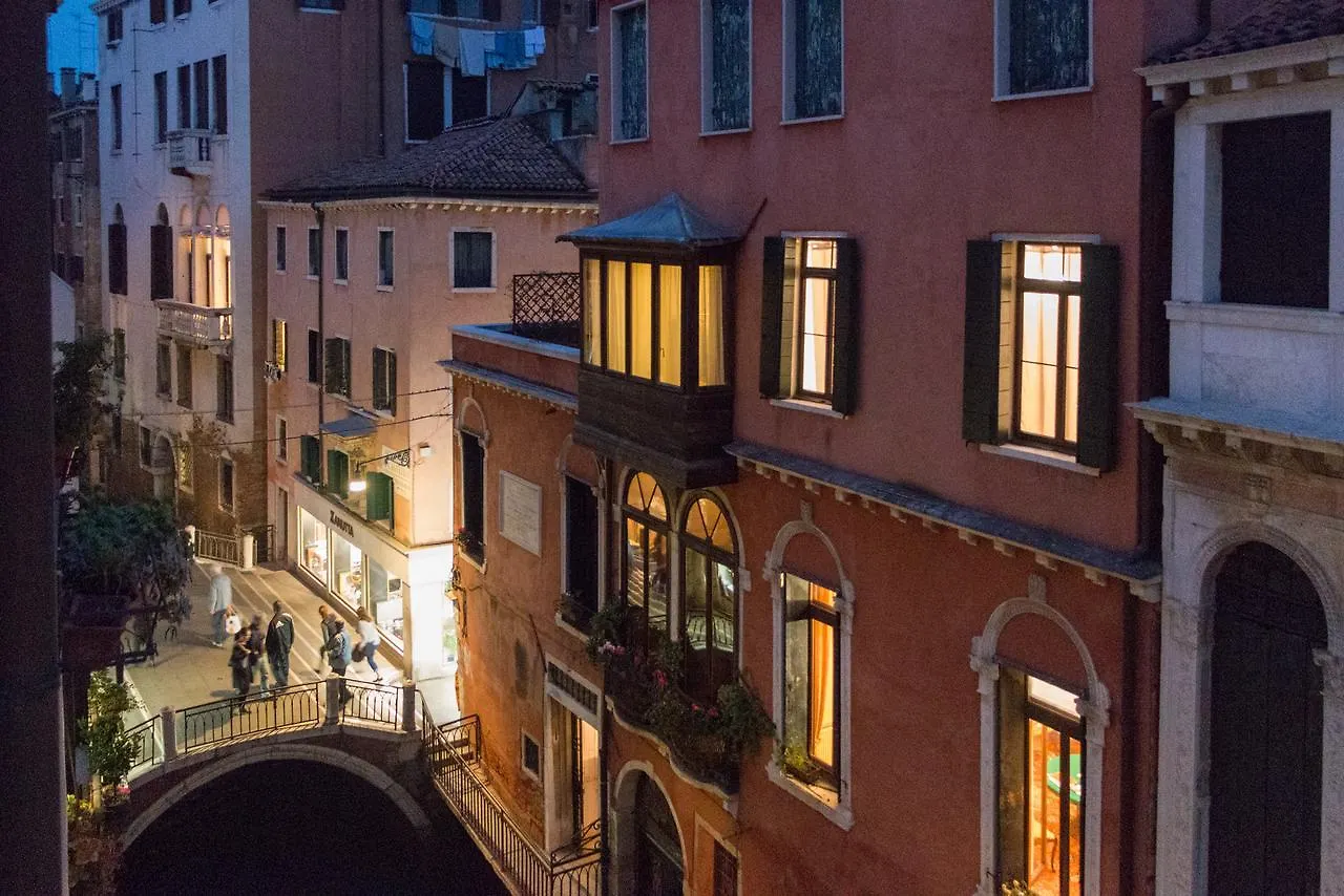 Rialto Bridge Big Apt With Lift By Lionhost Βενετία 0*,