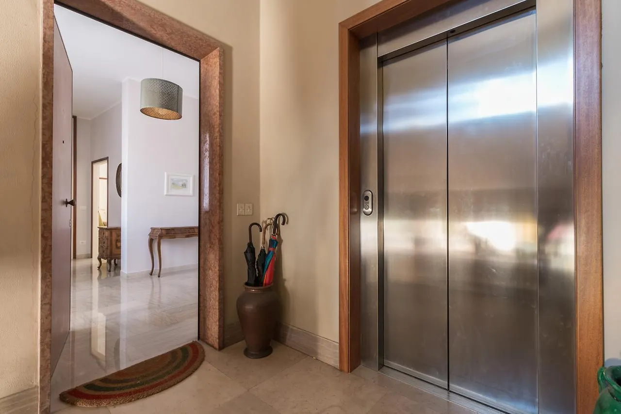 Rialto Bridge Big Apt With Lift By Lionhost Βενετία 0*,  Ιταλία